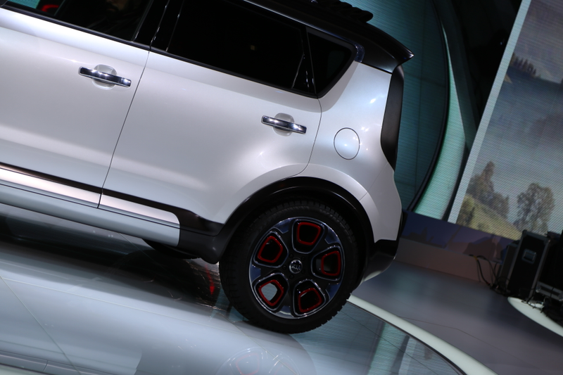 Illustration for article titled Kia Trail'ster e-AWD Could Be An Ultra-Efficient Jeep Renegade Fighter